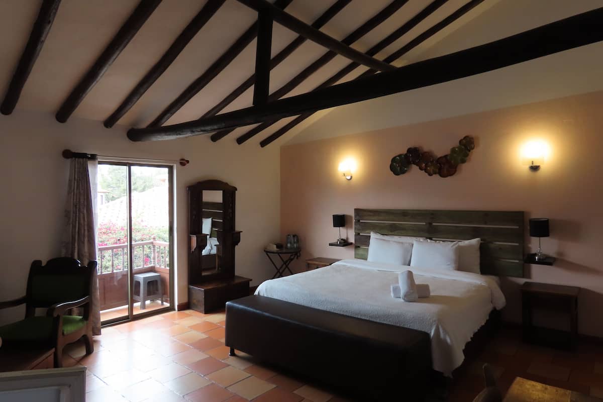 superior room | premium bedding, individually furnished, desk, laptop workspace