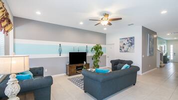 Een televisie en tafelvoetbal