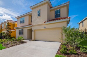 Exterior - 5Star Resort/Contactless Checkin/Mins to Parks/WaterPark/Arcade/Bar/Gym/AC/WiFi (Davenport)