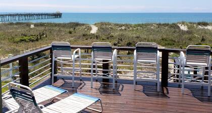 DIRECT OCEANFRONT Duplex mit großem 3-Ebenen-Deck neben dem Oceanana Fishing Pier.