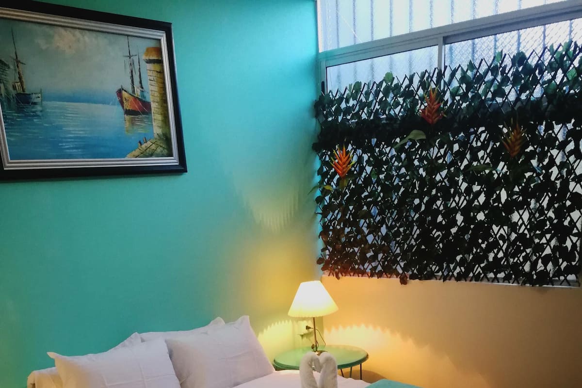 Premium bedding, in-room safe, blackout curtains, free WiFi