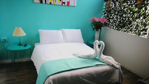 Premium bedding, in-room safe, blackout curtains, free WiFi - Nativus Art Hostel (San José)