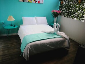 Comfort Double Room, 1 Queen Bed | Premium bedding, in-room safe, individually decorated, blackout drapes
