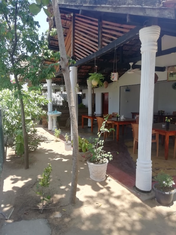 Dining - Bay Dream Beach Hotel (Arugam Bay)