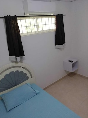 Muebles diferentes, tabla de planchar con plancha y wifi gratis 