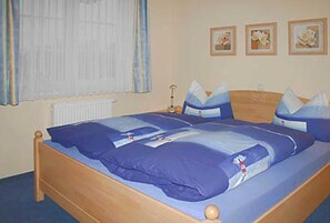 2 Schlafzimmer, Reisekinderbett, WLAN, Bettwäsche