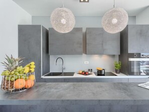 Frigorifero, microonde, forno, lavastoviglie