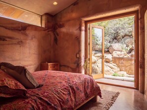 3 makuuhuonetta, silitysrauta/-lauta, ilmainen Wi-Fi, vuodevaatteet