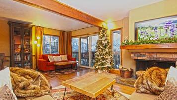 Smart TV, fireplace, Netflix, Hulu