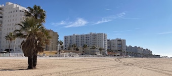 Valdelagrana Beach, parking and WiFi