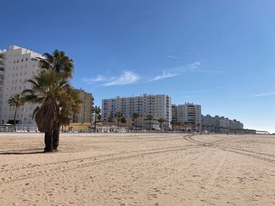 Valdelagrana Beach, parking and WiFi