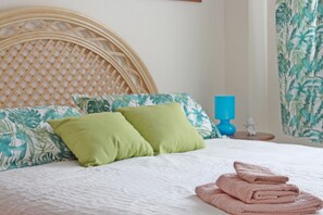 3 habitaciones, tabla de planchar con plancha, internet y ropa de cama 