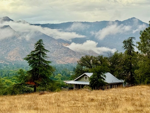 Secluded Yet Close!  Meadow Oak Cabin, Kernville