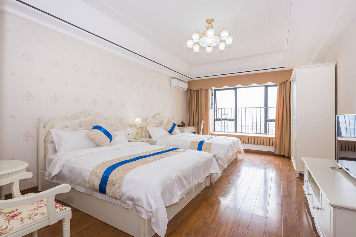 Superior-Zweibettzimmer | Daunenbettdecken, Schreibtisch, Verdunkelungsvorhänge, kostenloses WLAN