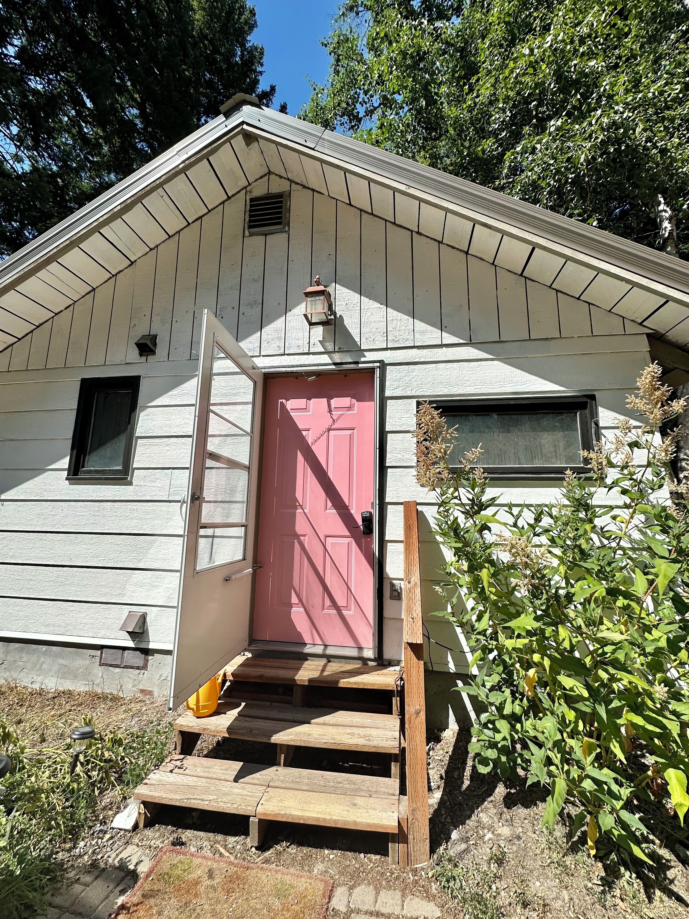 Guest Cottage located 4 miles east of Bigfork, MT