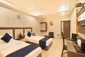 1 bedroom, in-room safe, laptop workspace, soundproofing - Hotel Sheetal Plaza (Surat)