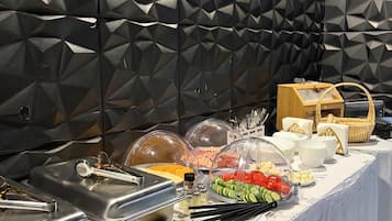 Desayuno buffet todos los días (con cargo)