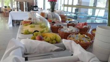 Desayuno buffet todos los días (con cargo)