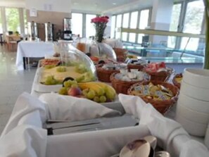 Daily buffet breakfast for a fee