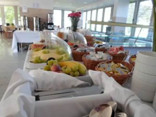 매일 뷔페 아침 식사 유료