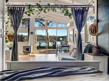 1 bedroom, desk, iron/ironing board, travel cot. Island Paradise | Private Waterfront Retreat