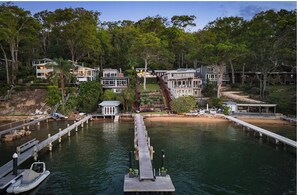 Marina - Island Paradise | Private Waterfront Retreat (Scotland Island)