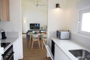 Kühlschrank, Mikrowelle, Ofen, Geschirrspüler