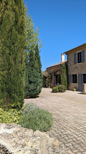 Exterior - Mas d'Andran 7bed/6bath - Gîte Sud de la France- Meublé 4* pétanque/Piscine (Unknown)