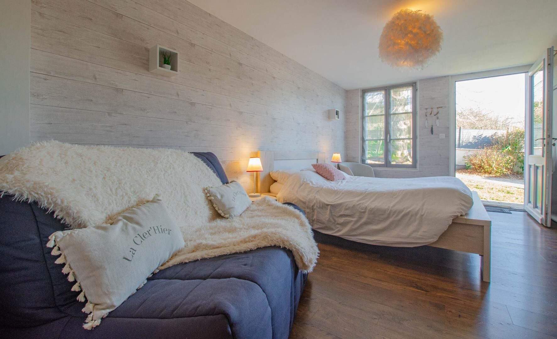 Quarto triplo (Forêt d’Orient) | Individualmente decorados, individualmente mobiliados, escrivaninha