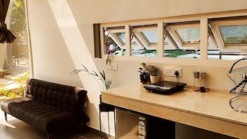 Superior Studio Suite | Private kitchen