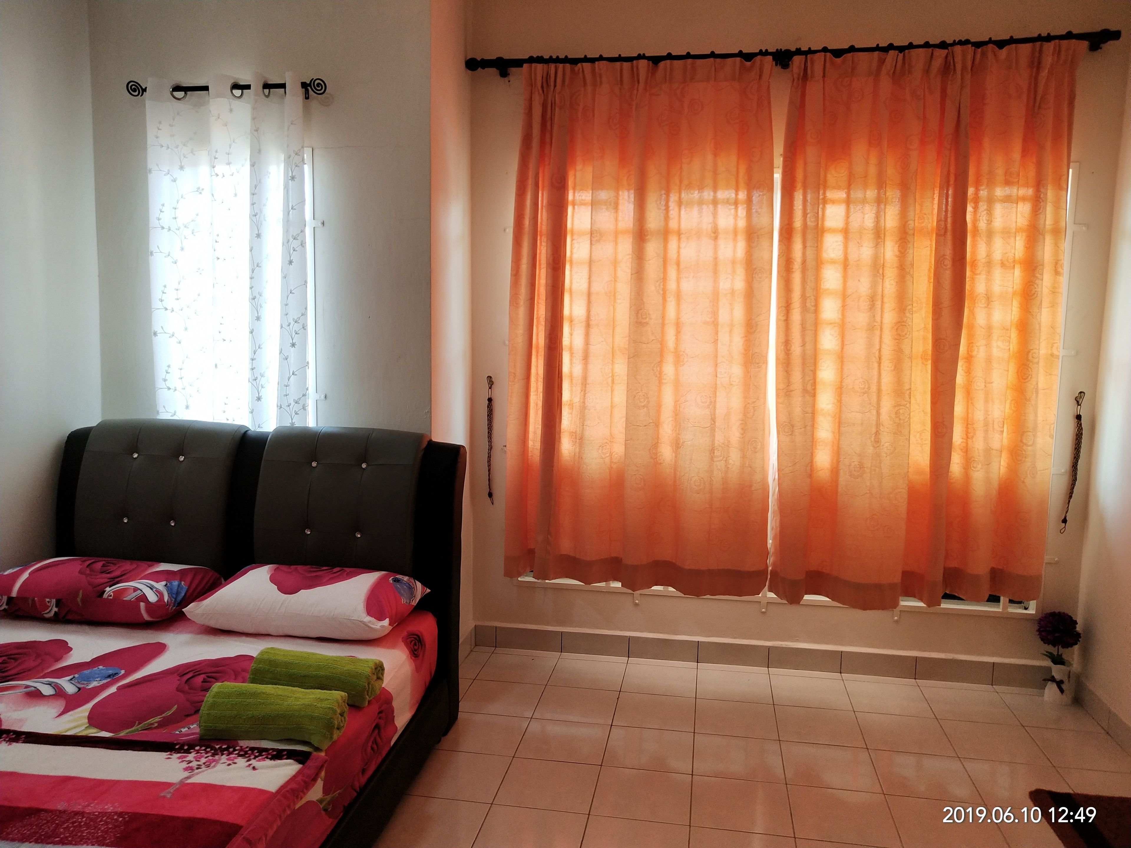 客房 (Bedroom 1) | 埃及棉床單、高級寢具、羽絨被、記憶床墊