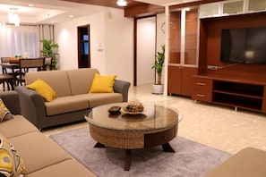 3-Bedroom Apartment (4D) | Wohnbereich