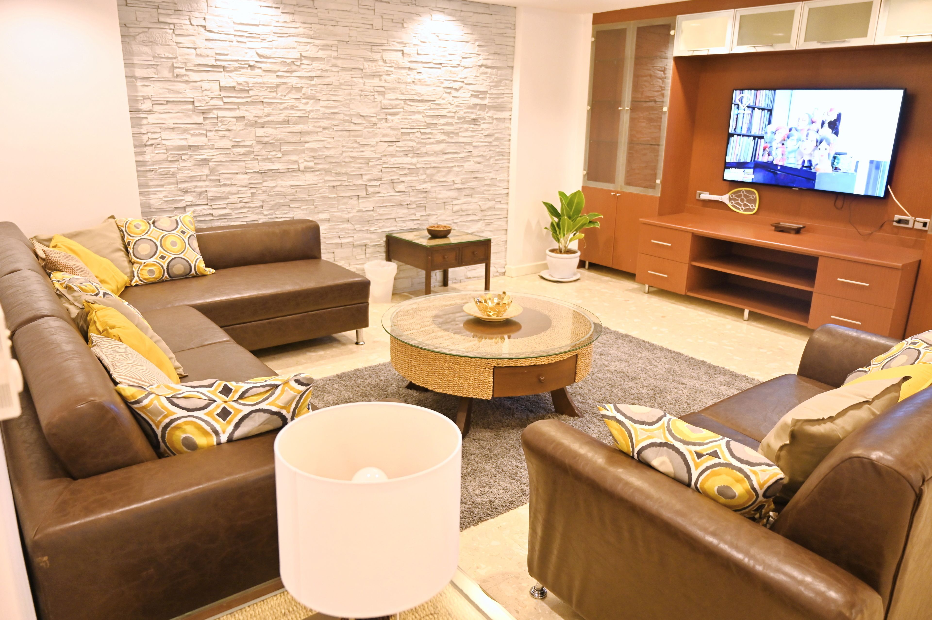 3-Bedroom Apartment (4B) | Living area | TV, Netflix