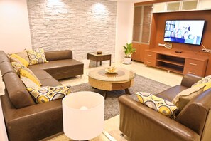 3-Bedroom Apartment (4B) | Living area