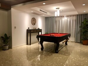 3-Bedroom Apartment (4A) | Living area | TV, Netflix