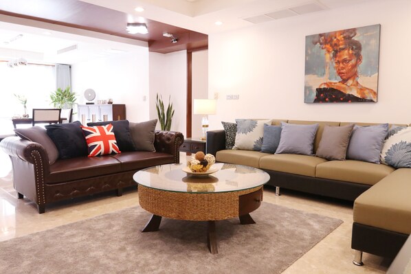3-Bedroom Apartment (5B) | Living area | TV, Netflix