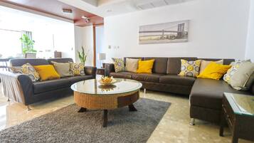 3-Bedroom Apartment (4B) | Living area | TV, Netflix