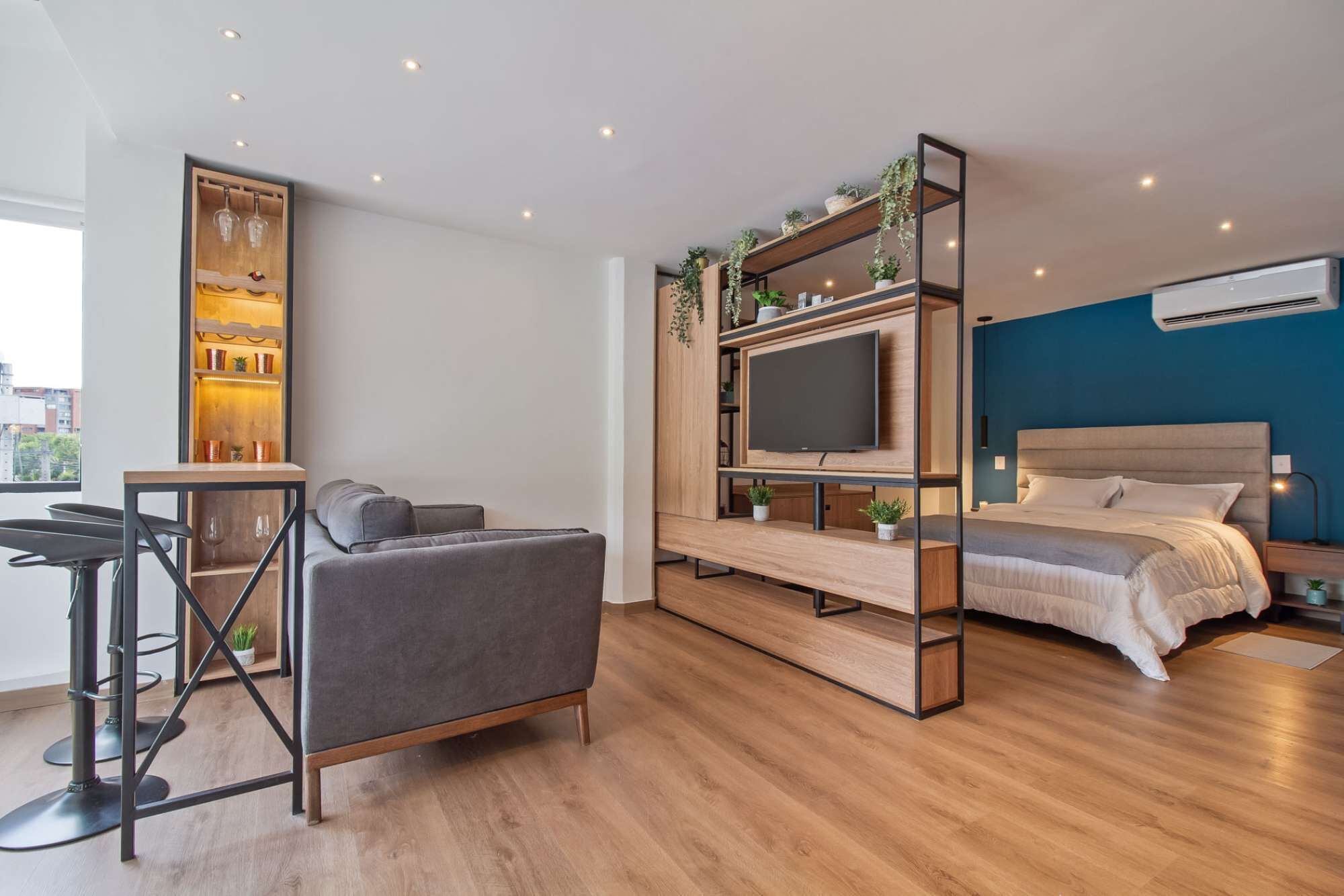 1 bedroom, desk, WiFi, bed sheets