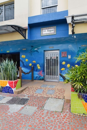 تفاصيل الفندق من الخارج