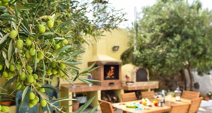 Autenttinen loma-asunto, pohjakerroksen taso, oma uima-allas ja suuri terassi