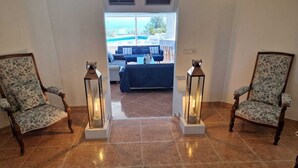 A room with two ornate chairs, a table, and two lanterns. - The Deck - Luxury Peniscola holiday villa, private pool, wifi,air conditioning (Peniscola)