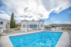 Outdoor pool - The Deck - Luxury Peniscola holiday villa, private pool, wifi,air conditioning (Peniscola)