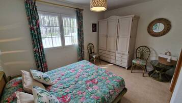 6 bedrooms, iron/ironing board, travel crib, free WiFi