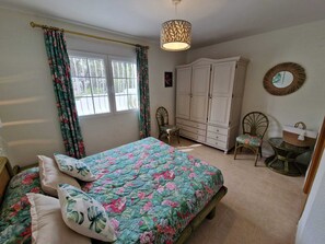 6 bedrooms, iron/ironing board, travel cot, free WiFi