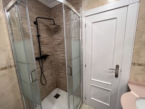 Bathtub, hair dryer, towels, soap
