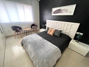 3 slaapkamers, een strijkplank/strijkijzer, gratis wifi, beddengoed