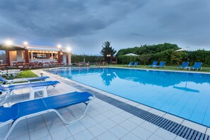 Outdoor pool, sun loungers