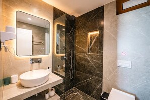 Deluxe-Doppelzimmer, Meerblick | Badezimmer