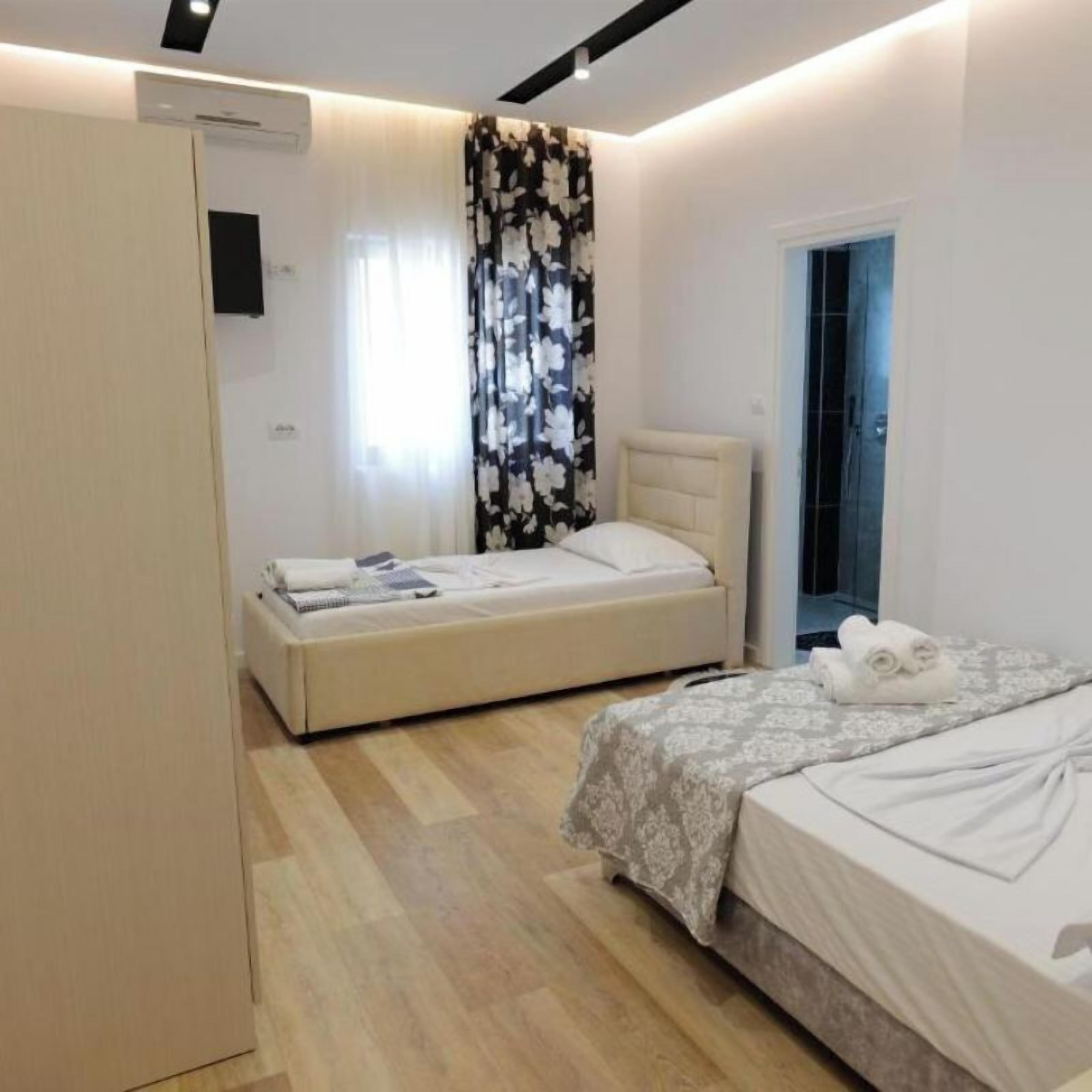 WiFi (free), bed sheets