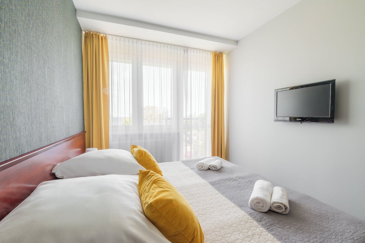standard double room, 2 single beds | free wifi, bed sheets